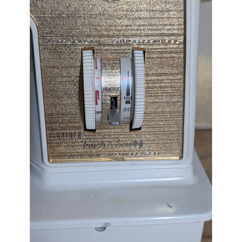 Vintage Singer Touch & Sew Deluxe Zig-Model 750 Sewing Machine no cord untested - Picture 2 of 11